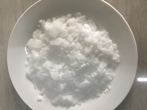 片堿